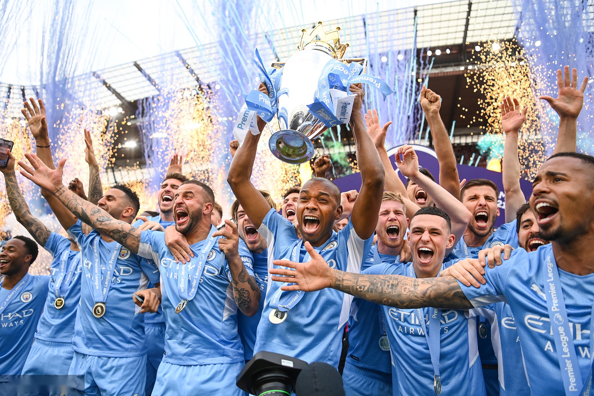 据现场报道 据现场报道