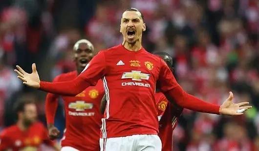 转会市场中 转会市场中